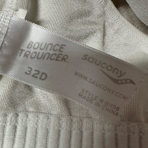 Saucony Bounce Trouncer Sports Bra Women's 32D White Running Workout Support - Picture 4 of 6